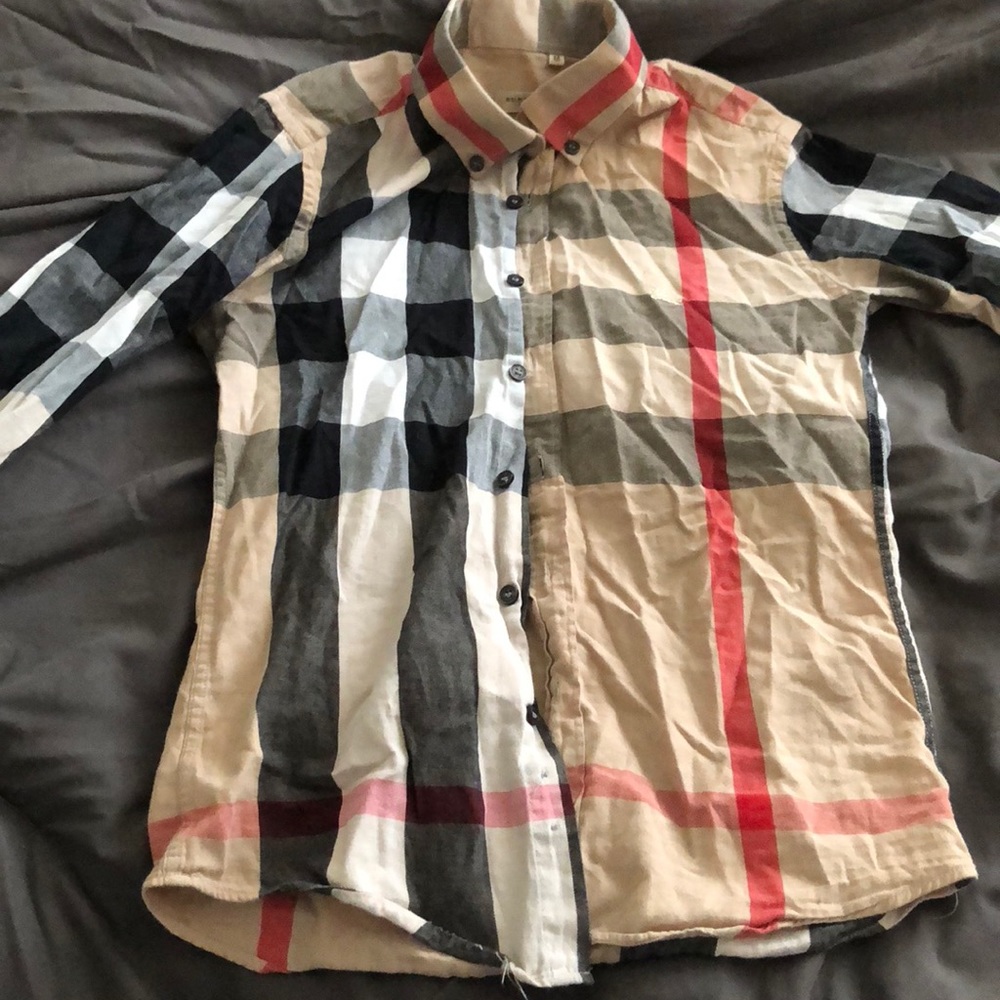 ⭐️ Men’s Burberry shirt barely worn 💫